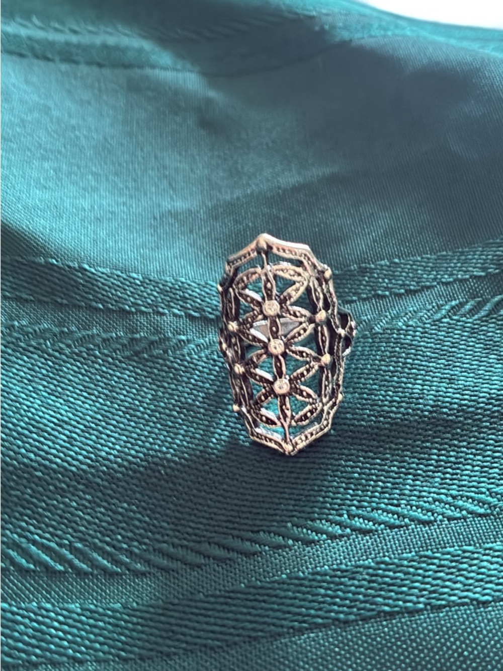 Sterling Silver Filigree Shield Cocktail Ring in Silver